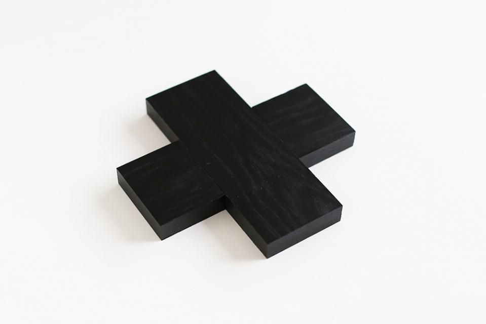 <img class='new_mark_img1' src='https://img.shop-pro.jp/img/new/icons6.gif' style='border:none;display:inline;margin:0px;padding:0px;width:auto;' />【廃盤】Larsson Tra/プラストリベット/鍋敷き(ブラック)