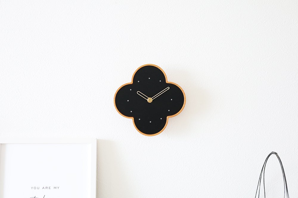 YARN/四つ葉の壁掛け時計（ブラック）