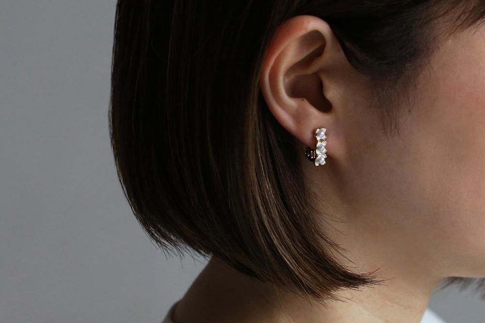 【廃盤】Ouca/ミニフラワー縦ライン(イヤリング)