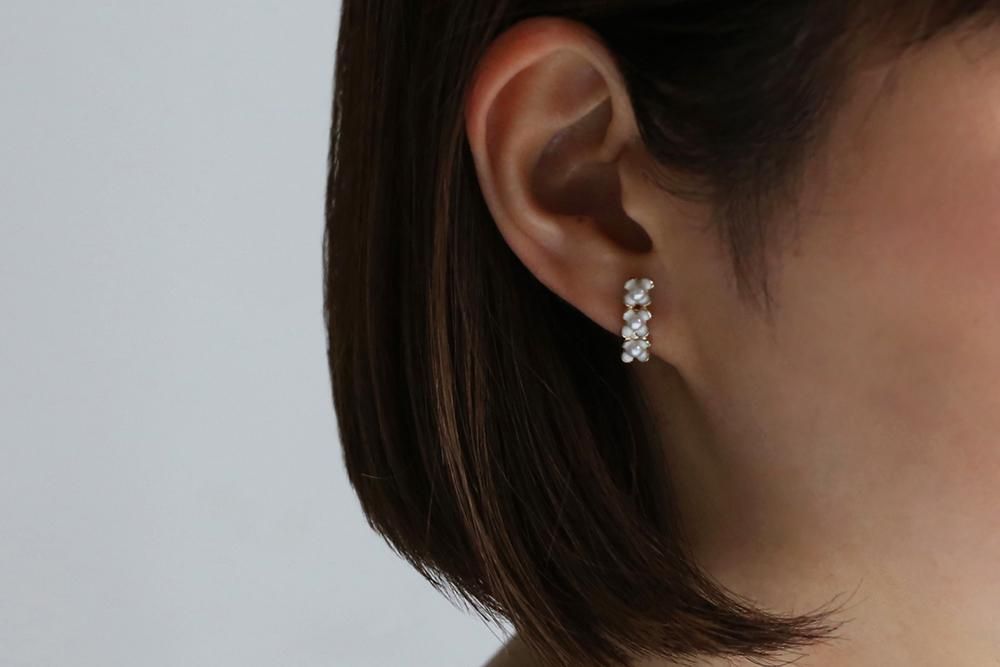 【廃盤】Ouca/ミニフラワー縦ライン(イヤリング)