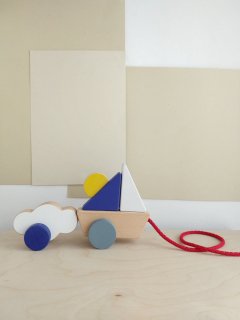 <img class='new_mark_img1' src='https://img.shop-pro.jp/img/new/icons56.gif' style='border:none;display:inline;margin:0px;padding:0px;width:auto;' />the wandering workshop「Boat & cloud pull toy」