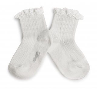 <img class='new_mark_img1' src='https://img.shop-pro.jp/img/new/icons14.gif' style='border:none;display:inline;margin:0px;padding:0px;width:auto;' />Collegien「Lili Lace Trim Ankle Socks - Blanc Neige」