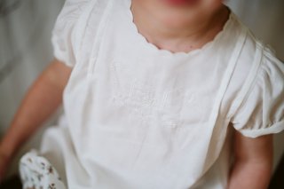 <img class='new_mark_img1' src='https://img.shop-pro.jp/img/new/icons14.gif' style='border:none;display:inline;margin:0px;padding:0px;width:auto;' />Little Cotton Clothes「Beth Blouse - embroidered white」2022-SS
