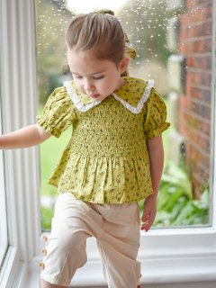 <img class='new_mark_img1' src='https://img.shop-pro.jp/img/new/icons14.gif' style='border:none;display:inline;margin:0px;padding:0px;width:auto;' />HAPPYOLOGY「Cecile Smocked Floral Blouse (Green Fields)」2022-SS Drop1