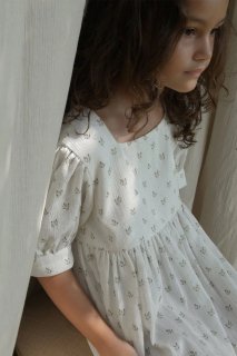 <img class='new_mark_img1' src='https://img.shop-pro.jp/img/new/icons38.gif' style='border:none;display:inline;margin:0px;padding:0px;width:auto;' />【50%OFF】minimom「Olive Dress (Olive Patern)」2022-SS
