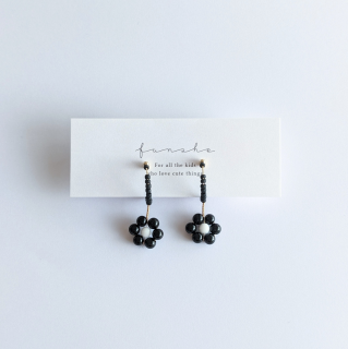 <img class='new_mark_img1' src='https://img.shop-pro.jp/img/new/icons14.gif' style='border:none;display:inline;margin:0px;padding:0px;width:auto;' />fun she「Flower earrings (onyx)」