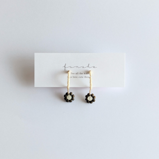 <img class='new_mark_img1' src='https://img.shop-pro.jp/img/new/icons14.gif' style='border:none;display:inline;margin:0px;padding:0px;width:auto;' />fun she「Tiny flower earrings (mocha)」