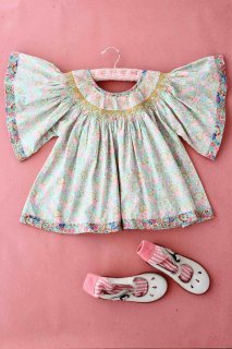 <img class='new_mark_img1' src='https://img.shop-pro.jp/img/new/icons14.gif' style='border:none;display:inline;margin:0px;padding:0px;width:auto;' />BONJOUR DIARY 「Butterfly Blouse (Garden Pastel Print)」2023-SS