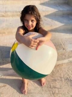 <img class='new_mark_img1' src='https://img.shop-pro.jp/img/new/icons23.gif' style='border:none;display:inline;margin:0px;padding:0px;width:auto;' />20%OFFPetites PommesOTTO BEACH BALL - Signature