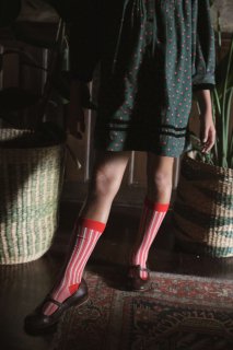 <img class='new_mark_img1' src='https://img.shop-pro.jp/img/new/icons14.gif' style='border:none;display:inline;margin:0px;padding:0px;width:auto;' />BONJOUR DIARY 「Stripes Socks (Red)」2023-AW