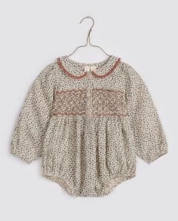 <img class='new_mark_img1' src='https://img.shop-pro.jp/img/new/icons14.gif' style='border:none;display:inline;margin:0px;padding:0px;width:auto;' />Little Cotton ClothesOrganic Emilie Smocked Romper - Cowslip Floral In Fog2023-AW