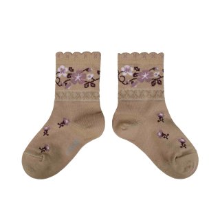 <img class='new_mark_img1' src='https://img.shop-pro.jp/img/new/icons14.gif' style='border:none;display:inline;margin:0px;padding:0px;width:auto;' />Collegien「Camélia Jacquard Flower Ankle Socks - Petite Taupe」