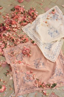 <img class='new_mark_img1' src='https://img.shop-pro.jp/img/new/icons14.gif' style='border:none;display:inline;margin:0px;padding:0px;width:auto;' />BONJOUR DIARY Scarf (Light Pink)2024-SS