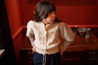 <img class='new_mark_img1' src='https://img.shop-pro.jp/img/new/icons14.gif' style='border:none;display:inline;margin:0px;padding:0px;width:auto;' />Lali KidsMoss Cardigan - Biscuit2024-AW Drop1