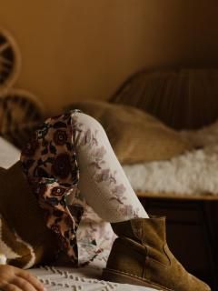 <img class='new_mark_img1' src='https://img.shop-pro.jp/img/new/icons14.gif' style='border:none;display:inline;margin:0px;padding:0px;width:auto;' />CollegienAnthéa - Jacquard Flower Tights - Doux Agneaux