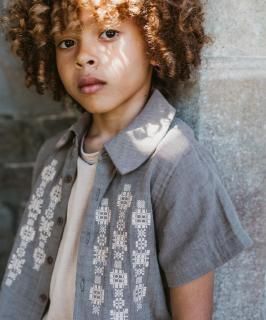 <img class='new_mark_img1' src='https://img.shop-pro.jp/img/new/icons14.gif' style='border:none;display:inline;margin:0px;padding:0px;width:auto;' />MABLI Folk Shirt (Koala)2025-SS Drop3