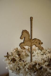 <img class='new_mark_img1' src='https://img.shop-pro.jp/img/new/icons14.gif' style='border:none;display:inline;margin:0px;padding:0px;width:auto;' />uroco worksCarousel Horse Cake Topper 