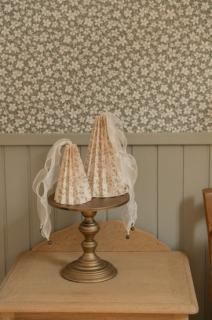 <img class='new_mark_img1' src='https://img.shop-pro.jp/img/new/icons14.gif' style='border:none;display:inline;margin:0px;padding:0px;width:auto;' />uroco worksVintage Floral Party Hat 