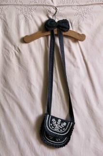 <img class='new_mark_img1' src='https://img.shop-pro.jp/img/new/icons14.gif' style='border:none;display:inline;margin:0px;padding:0px;width:auto;' />BONJOUR DIARY Bag With Hair Clip (Black Denim)2025-AW