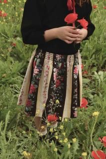 <img class='new_mark_img1' src='https://img.shop-pro.jp/img/new/icons14.gif' style='border:none;display:inline;margin:0px;padding:0px;width:auto;' />BONJOUR DIARY Skirt (Black Flower Print)2025-AW
