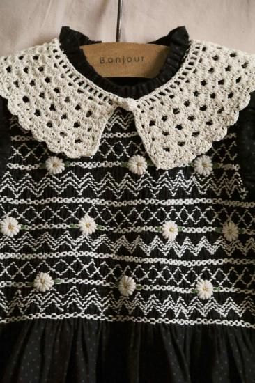 BONJOUR DIARY 「Handsmock Blouse With Removable Crochet Collar