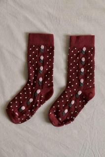 <img class='new_mark_img1' src='https://img.shop-pro.jp/img/new/icons14.gif' style='border:none;display:inline;margin:0px;padding:0px;width:auto;' />BONJOUR DIARY Dots Flowers Socks (Red)2025-AW
