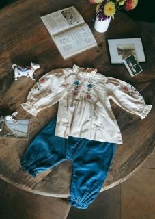 <img class='new_mark_img1' src='https://img.shop-pro.jp/img/new/icons14.gif' style='border:none;display:inline;margin:0px;padding:0px;width:auto;' />Lali KidsLuna Set - Ivory / Bijou Blue Corduroy2025-AW