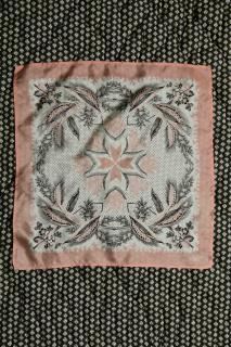 <img class='new_mark_img1' src='https://img.shop-pro.jp/img/new/icons14.gif' style='border:none;display:inline;margin:0px;padding:0px;width:auto;' />Surann&#233;Scarf (Nude Pink) 47*47cm2025-AW