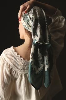 <img class='new_mark_img1' src='https://img.shop-pro.jp/img/new/icons14.gif' style='border:none;display:inline;margin:0px;padding:0px;width:auto;' />Surann&#233;Scarf (Green) 90*90cm2025-AW