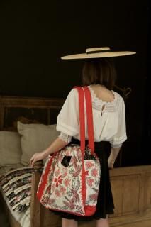 <img class='new_mark_img1' src='https://img.shop-pro.jp/img/new/icons14.gif' style='border:none;display:inline;margin:0px;padding:0px;width:auto;' />Surann&#233;Holidays Quilted Bag (Bandana Wheat Ears Print)2025-AW