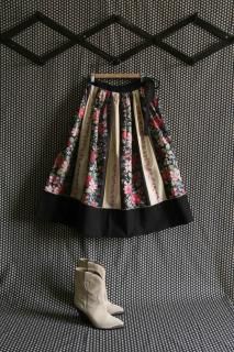 <img class='new_mark_img1' src='https://img.shop-pro.jp/img/new/icons14.gif' style='border:none;display:inline;margin:0px;padding:0px;width:auto;' />Surann&#233;Fleur D'oranger Skirt Adult Size (Black Flowers Print)2025-AW