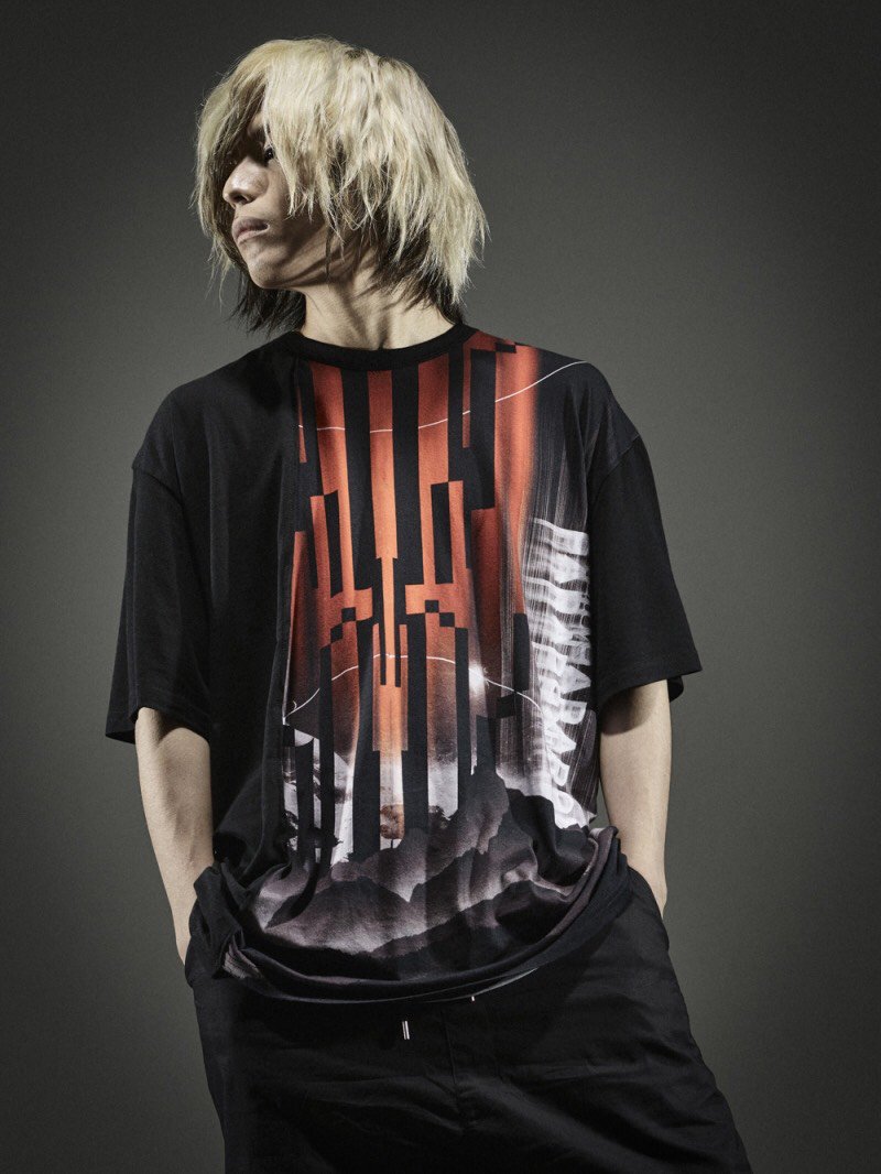 falilv graphic tee