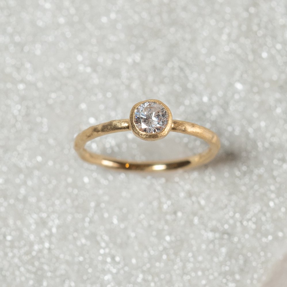N°5  classy diamond ring 0.3ct