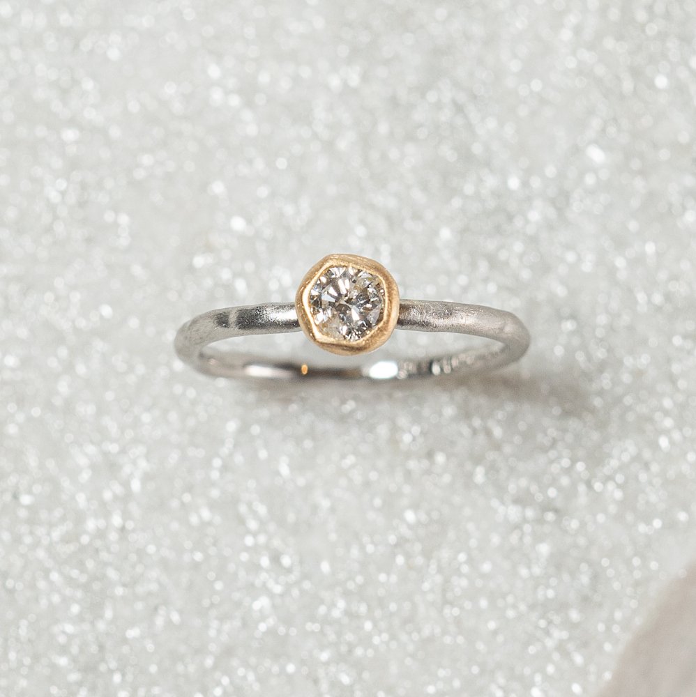 N6  PTarm classy combination ring 0.3ct