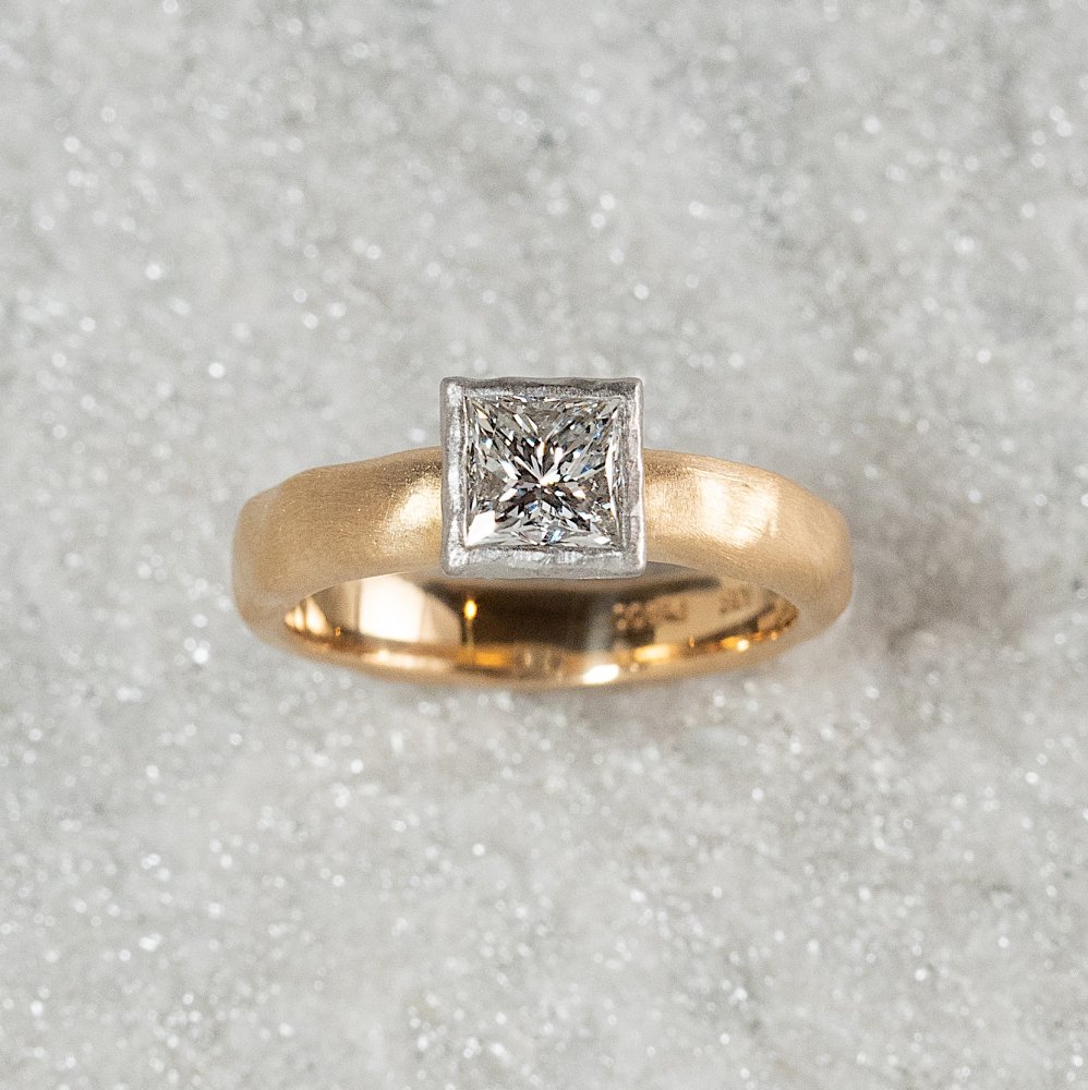 <img class='new_mark_img1' src='https://img.shop-pro.jp/img/new/icons8.gif' style='border:none;display:inline;margin:0px;padding:0px;width:auto;' />N°18    K18arm princess diamond ring 0.7ct up