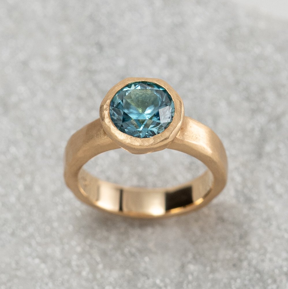 N°24    jewel ring † blue zircon
