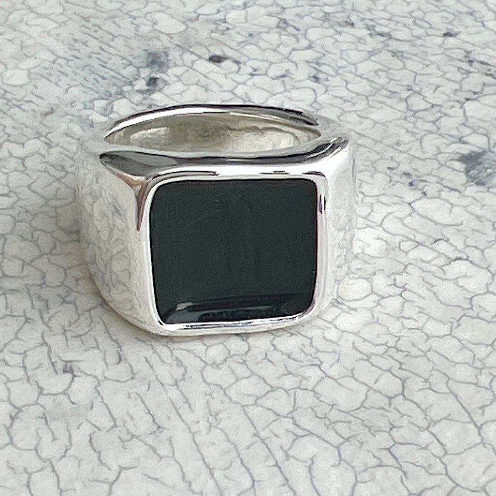 Lulu signet ring † silver（blackは10号のみ在庫あり） - CHIEKO+