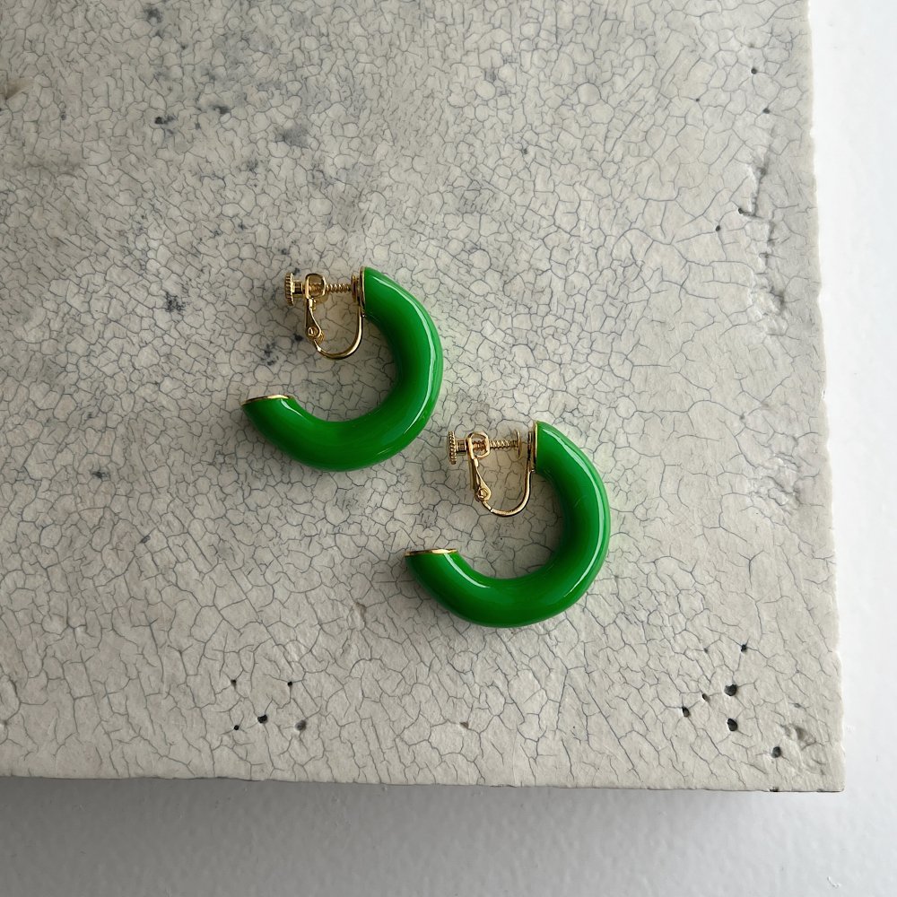 <img class='new_mark_img1' src='https://img.shop-pro.jp/img/new/icons8.gif' style='border:none;display:inline;margin:0px;padding:0px;width:auto;' />Big hoop earring † green