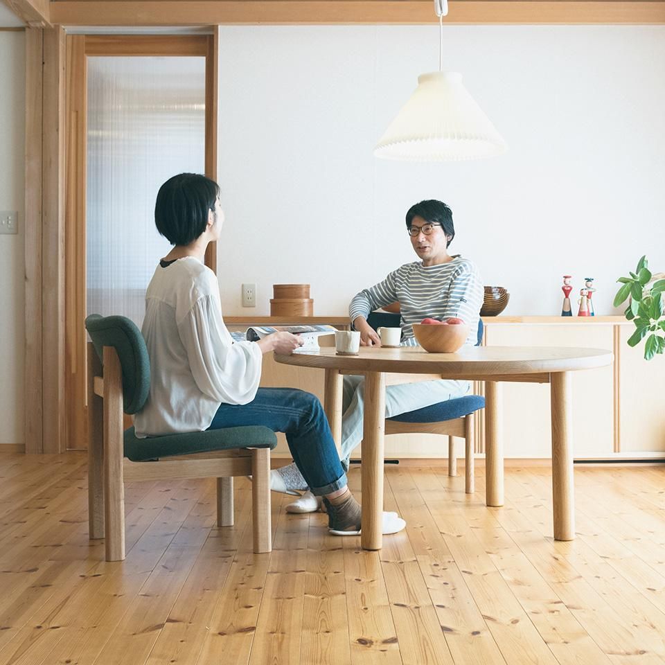 ご覧ください地域限定送料込み　トヨさんの椅子とテーブルセット