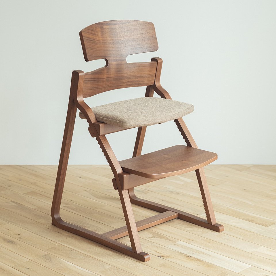 子供の姿勢を守る椅子、アップライトチェアチェア（ウォールナット）｜低座の椅子と暮らしの道具店