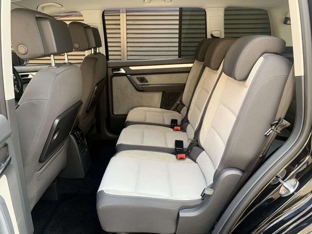 値下げしました！ゴルフトゥーラン　インテグレーテッドチャイルドシートヘッドレスト Dl7FMFSUcAAPmNC.jpg:large