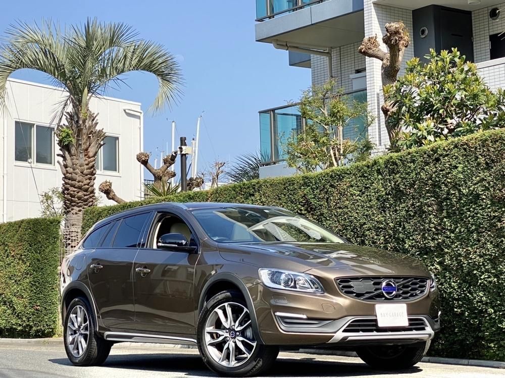 VOLVO V60 後期クロスカントリー フロントグリル 純正 新車外し V60
