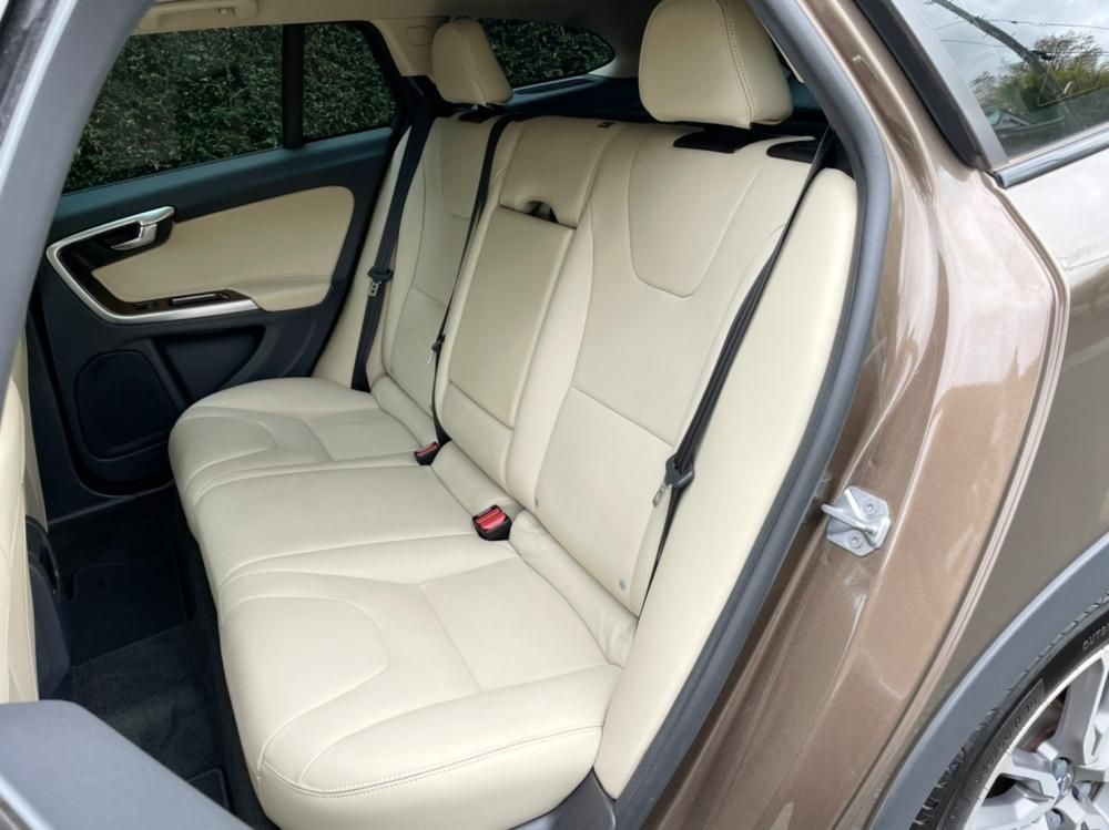 2018 Volvo V60 D4 ClassicCross Country / Sunroof 26,000km