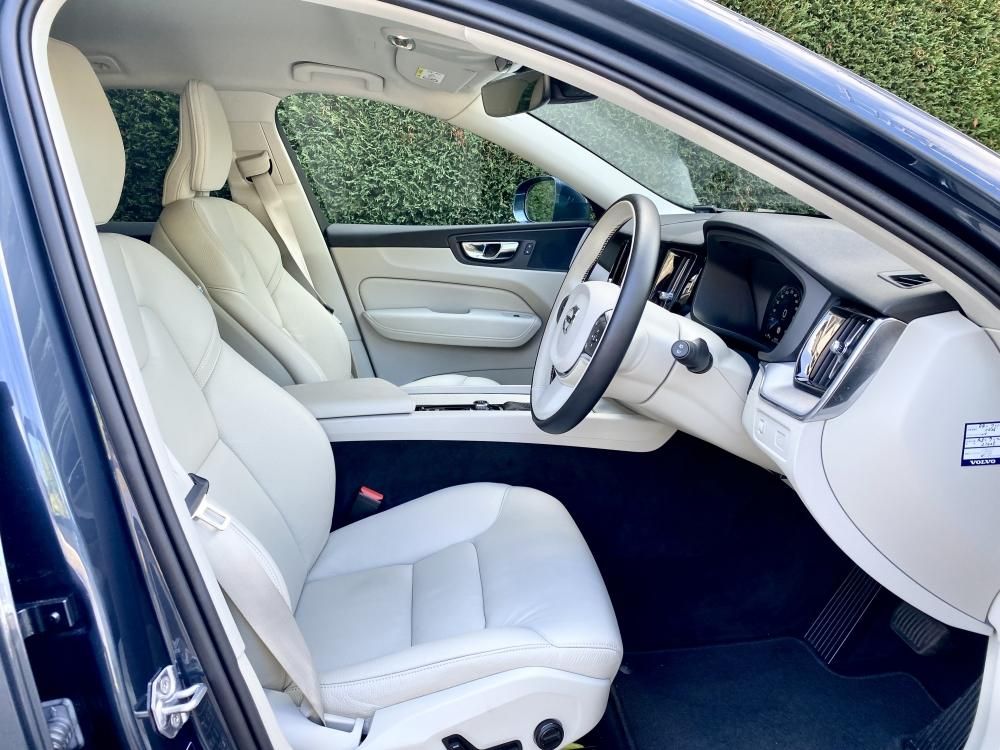 2020 XC60 D4 AWD MomentumWarrany till 2025/820,000km - BAY