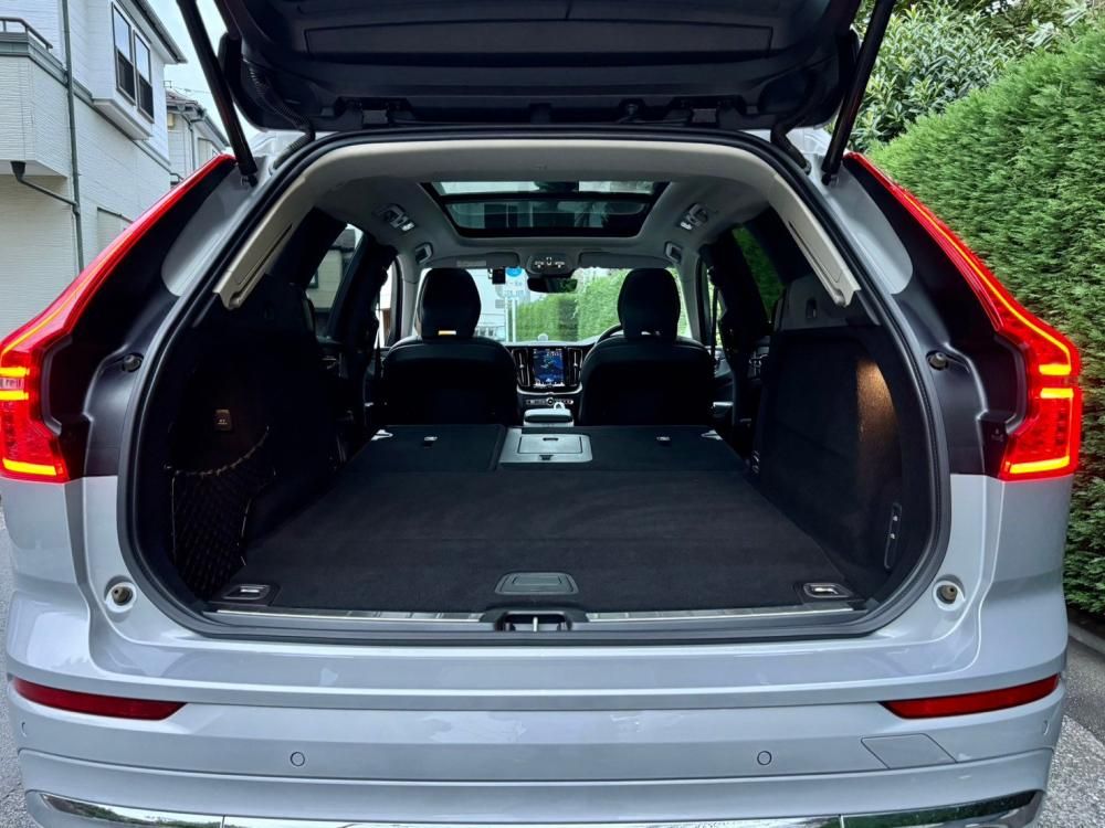 2022 Volvo XC60 T8 AWD RPHInscription / Sunroof 29,000km 2022 Volvo XC60 T8 AWD RPHInscription / Sunroof 29,000km
