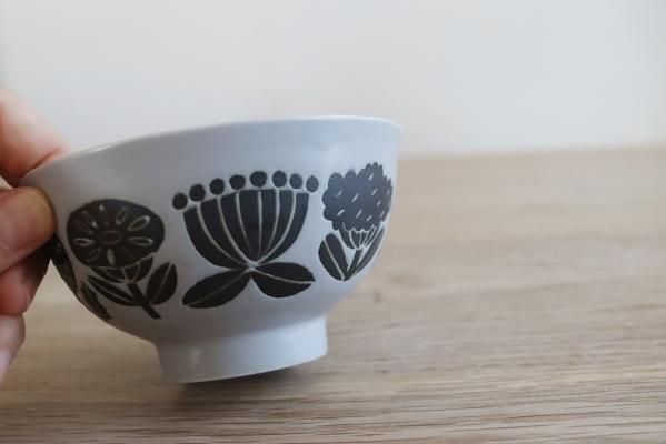 作家もの松の枝デザイン お薄茶碗 陶器製 作家もの松の枝デザイン お薄茶碗 陶器製 作家もの松の枝