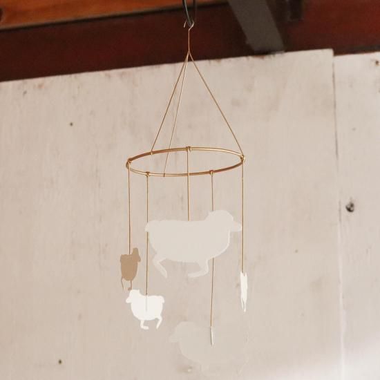 <img class='new_mark_img1' src='https://img.shop-pro.jp/img/new/icons12.gif' style='border:none;display:inline;margin:0px;padding:0px;width:auto;' />ブリキのモビール 羊