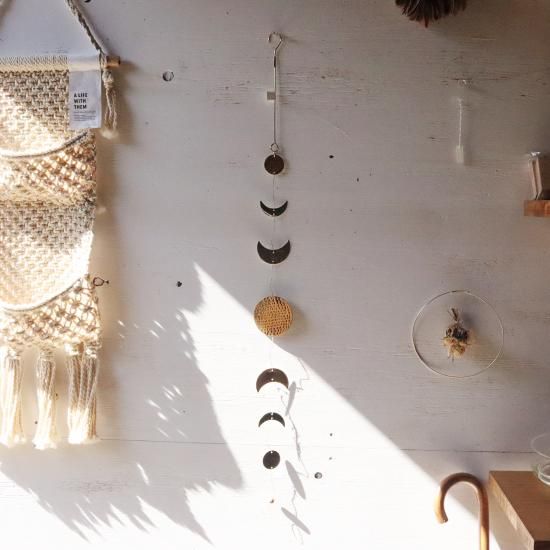 <img class='new_mark_img1' src='https://img.shop-pro.jp/img/new/icons12.gif' style='border:none;display:inline;margin:0px;padding:0px;width:auto;' />ブラスハンギングガーランド ムーン in bloom / インブルーム