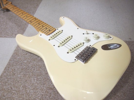 Squier by Fender Stratocaster Eシリアル - Geek IN Box