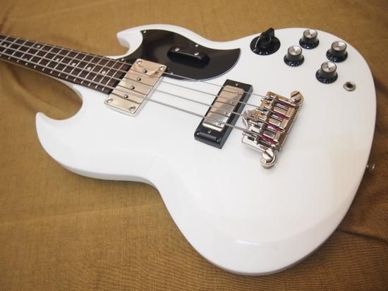 Epiphone EB-3 Alpine White - Geek IN Box Epiphone EB-3 Alpine White - Geek IN Box